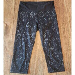 Lululemon Cropped Leggings Womens 8 Black Gray Geometric Print Running Capris